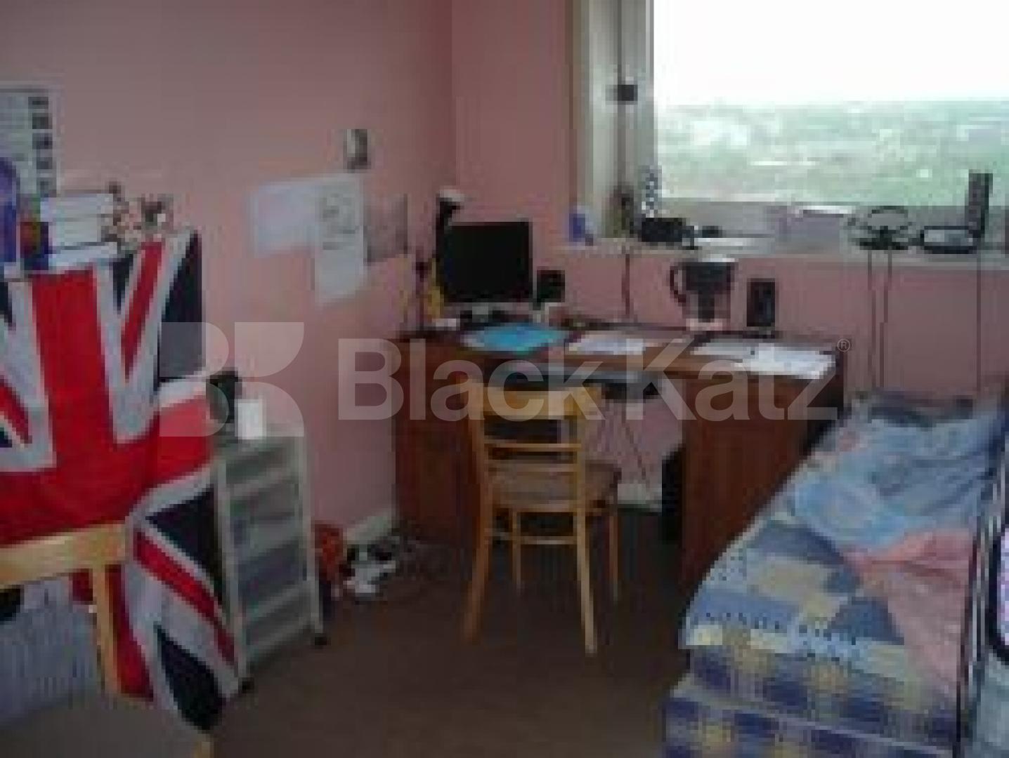 			ideal for students!, 2 Bedroom, 1 bath, 1 reception Flat			 Harrington Square, MORNINGTON CRESCENT